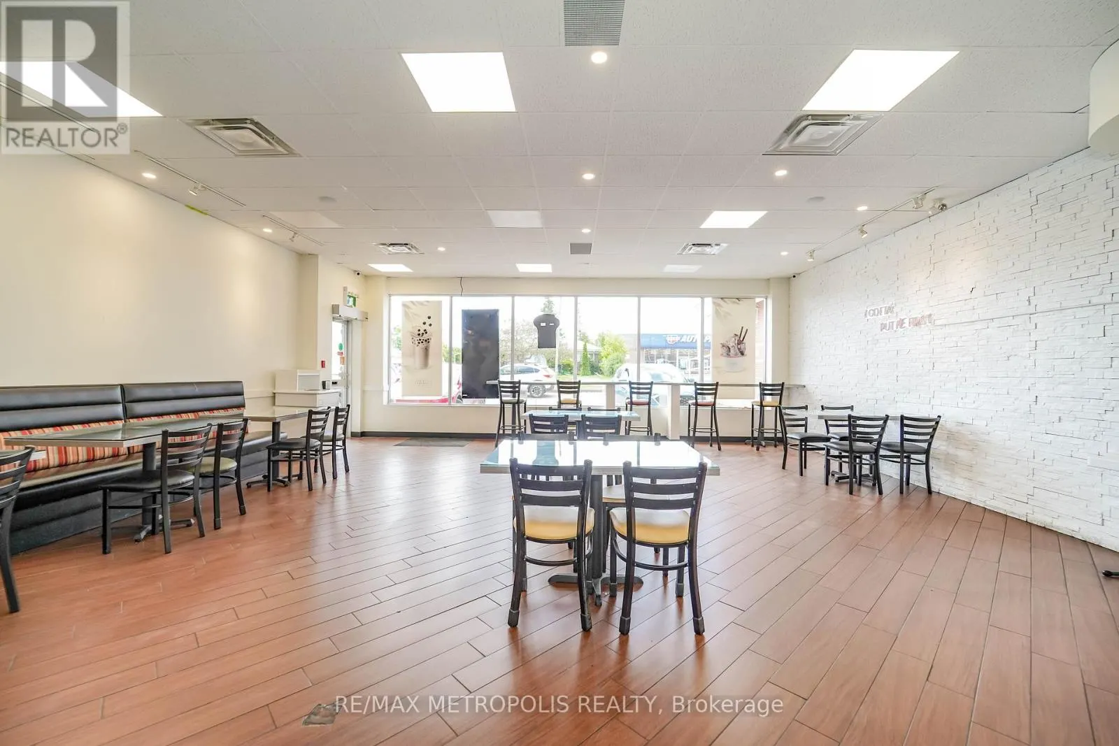 4 - 210 KING STREET E