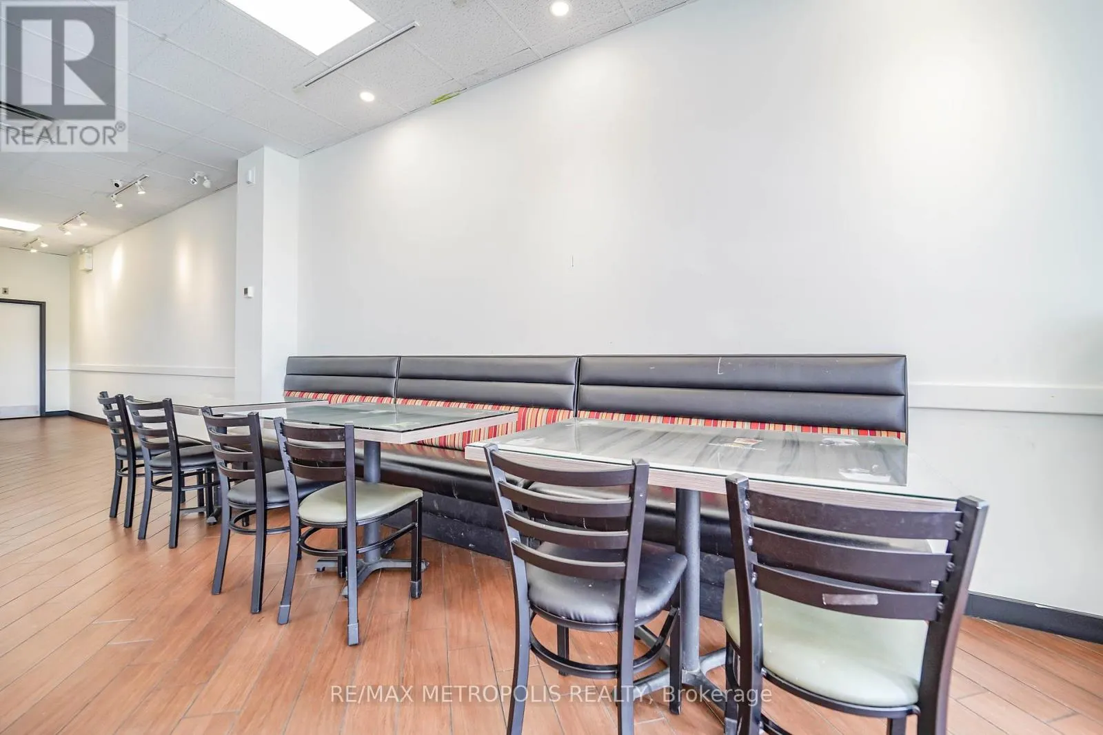 4 - 210 KING STREET E