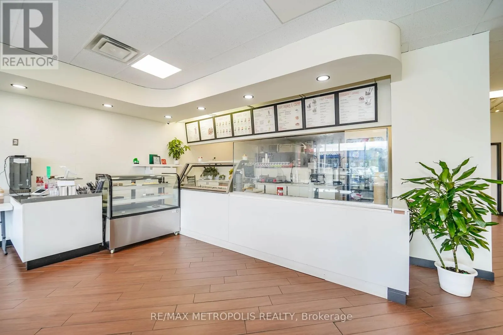 4 - 210 KING STREET E