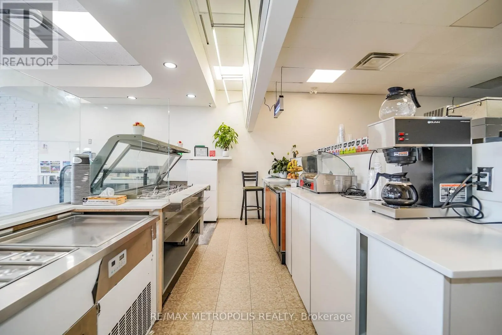 4 - 210 KING STREET E