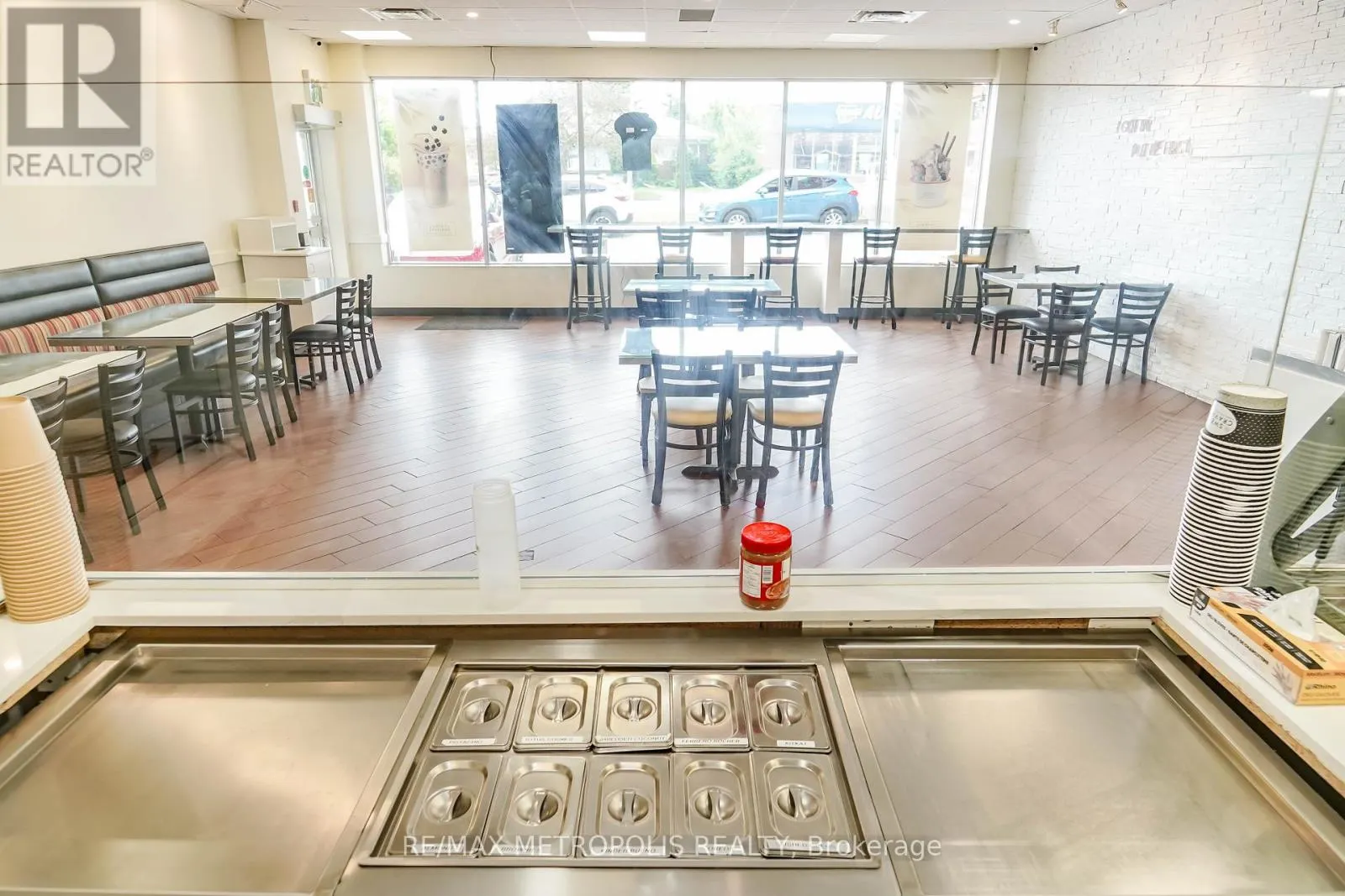 4 - 210 KING STREET E