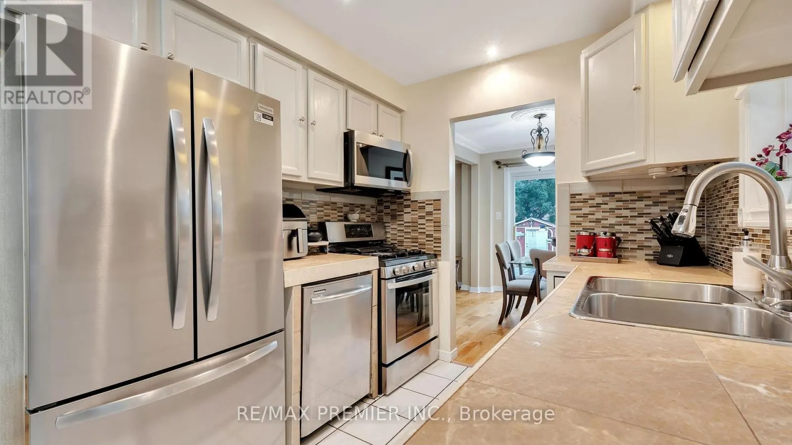 55 LOSCOMBE DRIVE