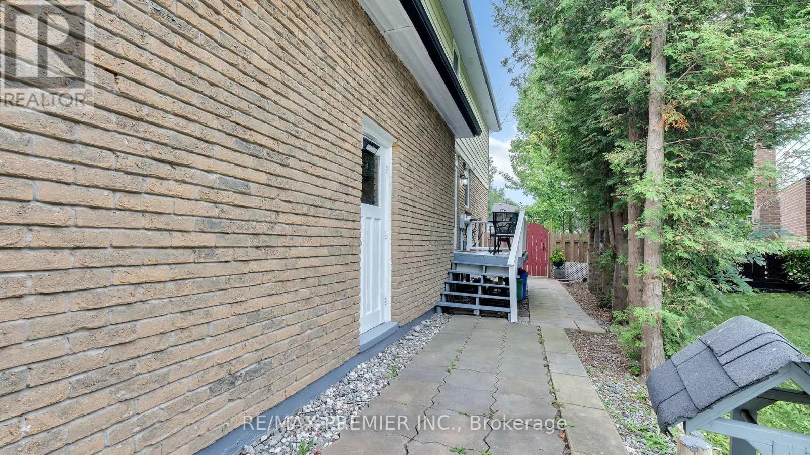 55 LOSCOMBE DRIVE