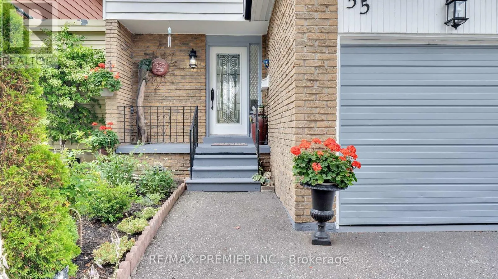 55 LOSCOMBE DRIVE