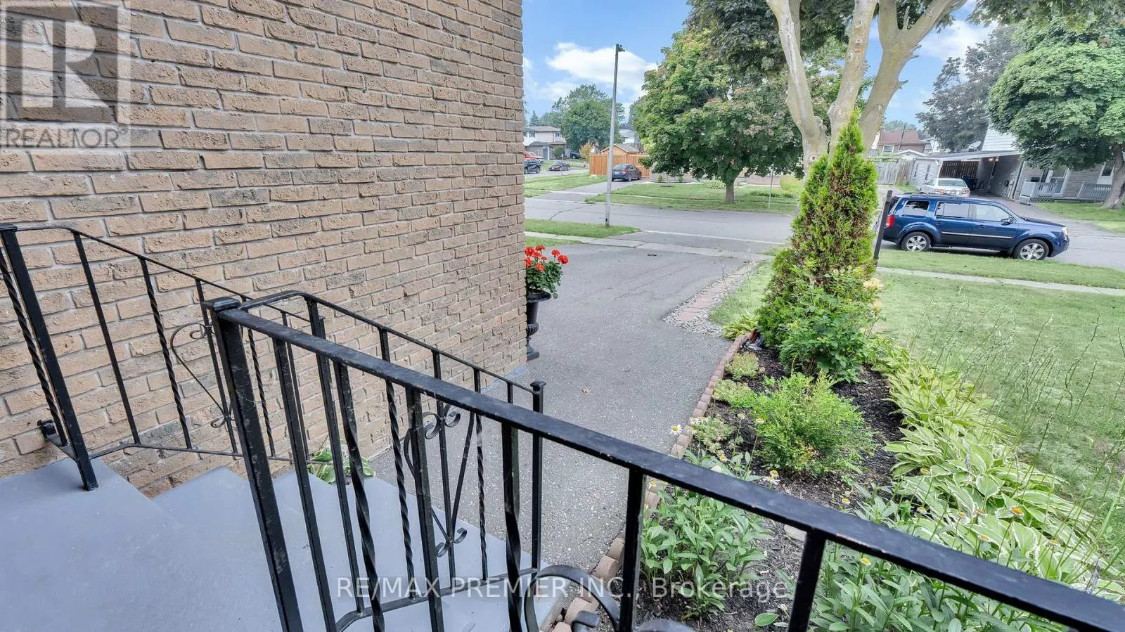 55 LOSCOMBE DRIVE
