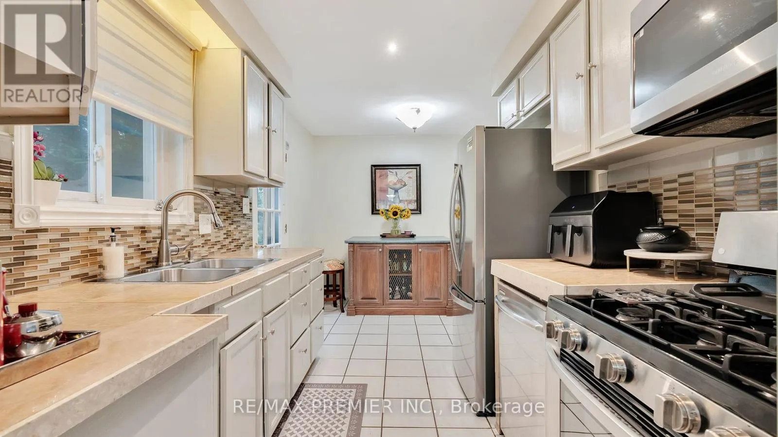 55 LOSCOMBE DRIVE