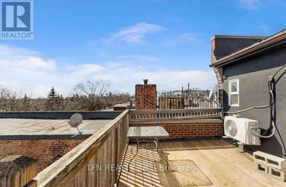 1279-1281 GERRARD STREET E