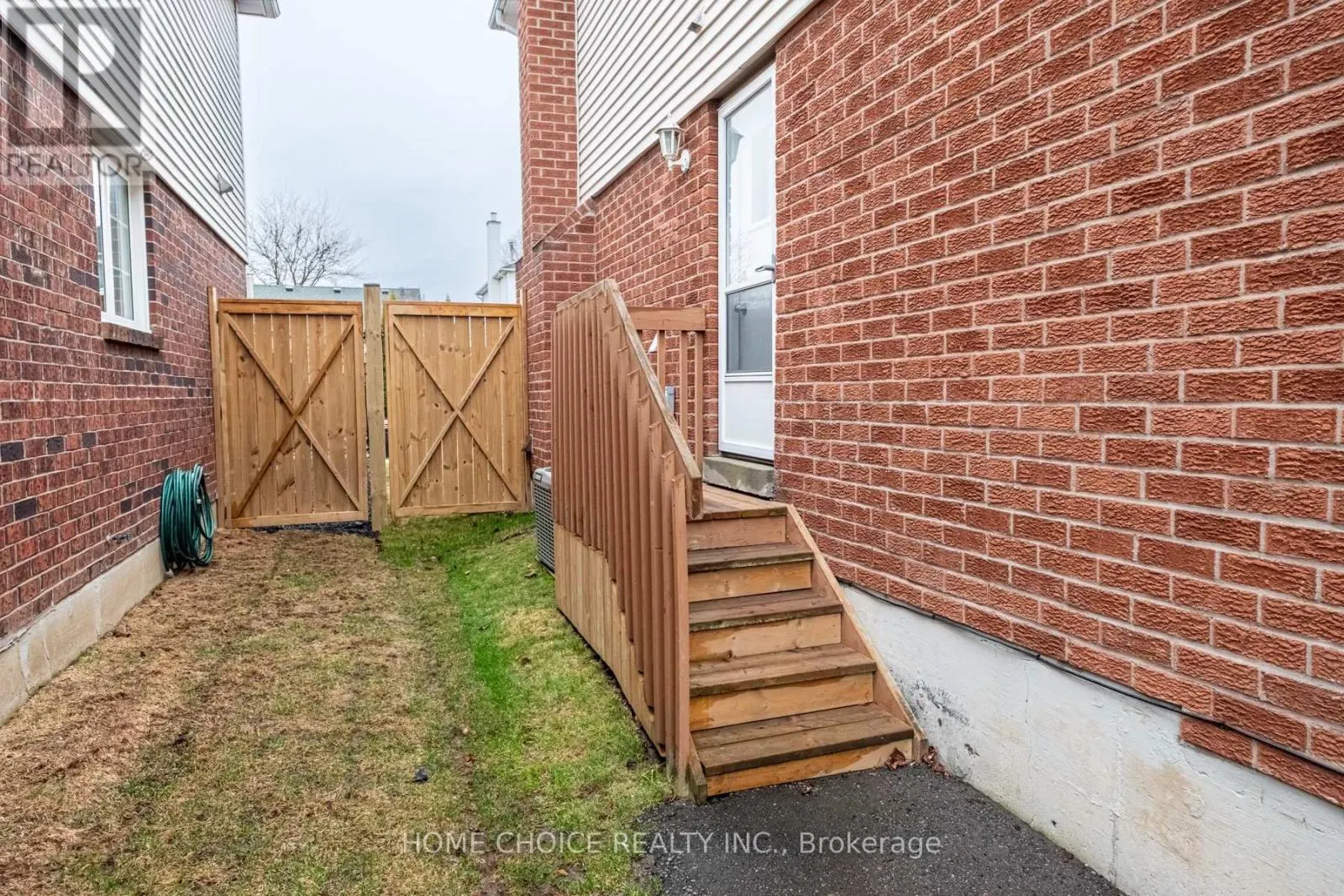 27 DONCASTER CRESCENT