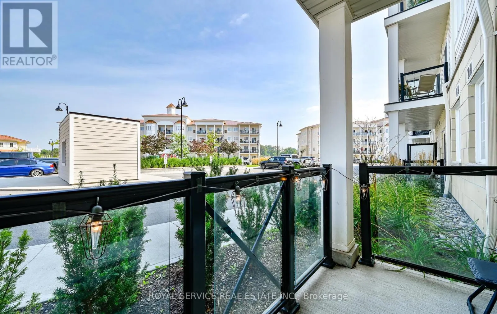 127 - 50 LAKEBREEZE DRIVE, #127