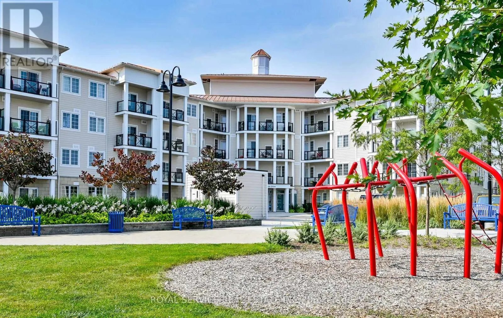 127 - 50 LAKEBREEZE DRIVE, #127