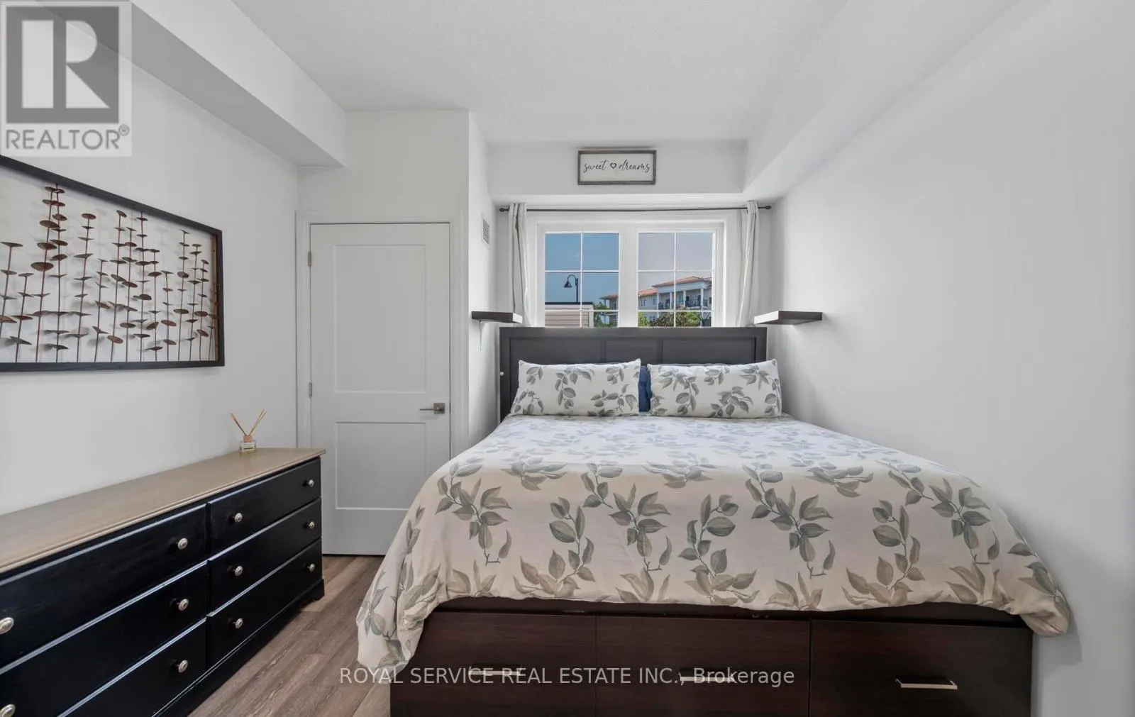 127 - 50 LAKEBREEZE DRIVE, #127