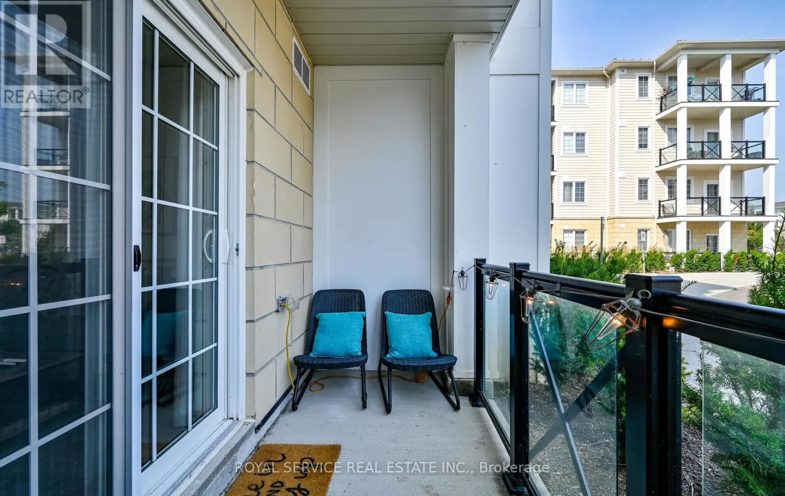 127 - 50 LAKEBREEZE DRIVE, #127
