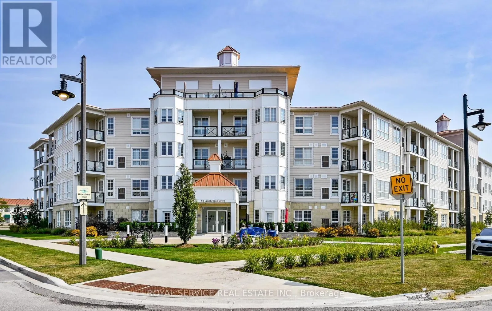 127 - 50 LAKEBREEZE DRIVE, #127