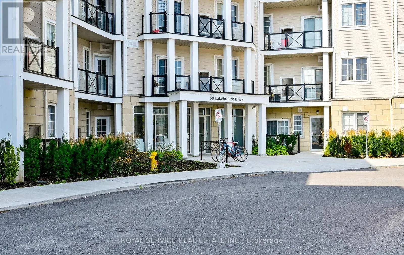 127 - 50 LAKEBREEZE DRIVE, #127