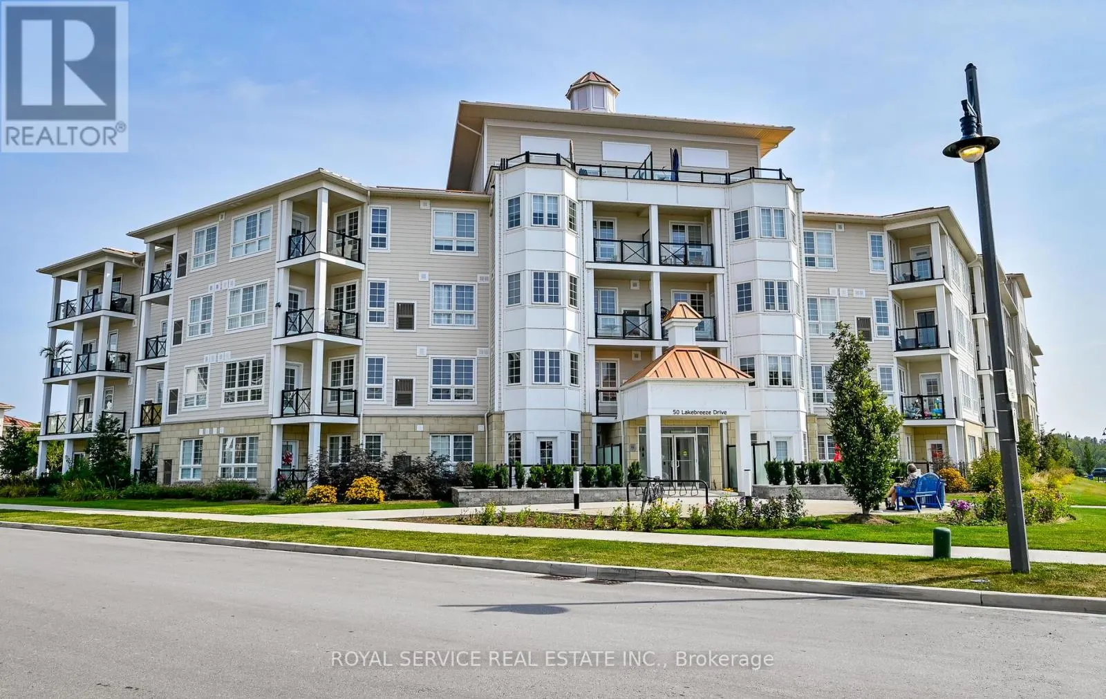 127 - 50 LAKEBREEZE DRIVE, #127