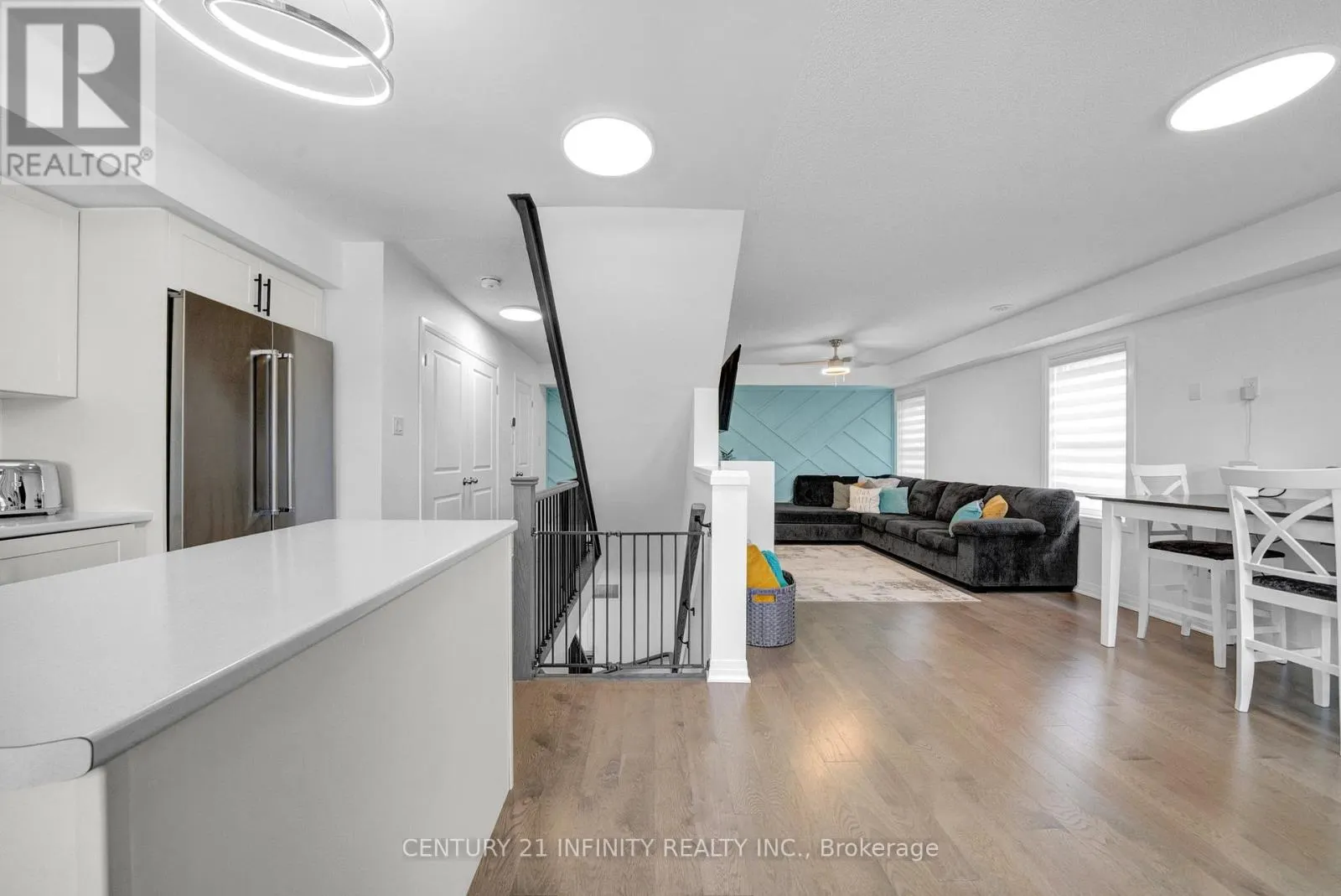30 KING WILLIAM WAY