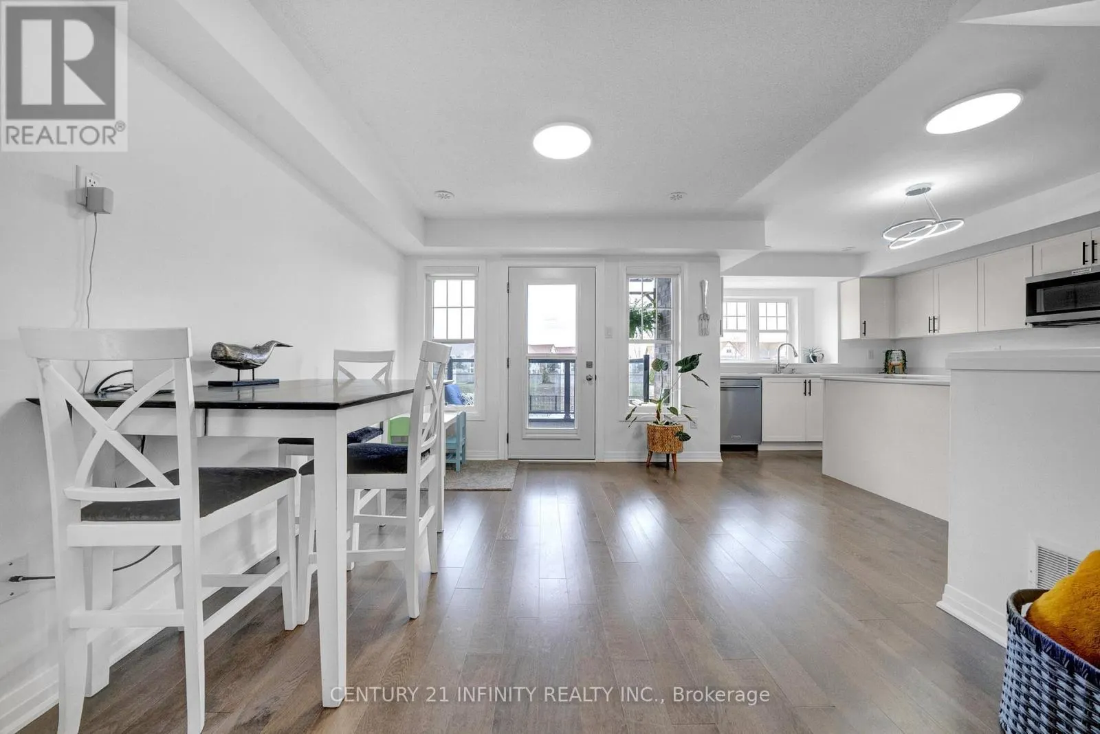 30 KING WILLIAM WAY