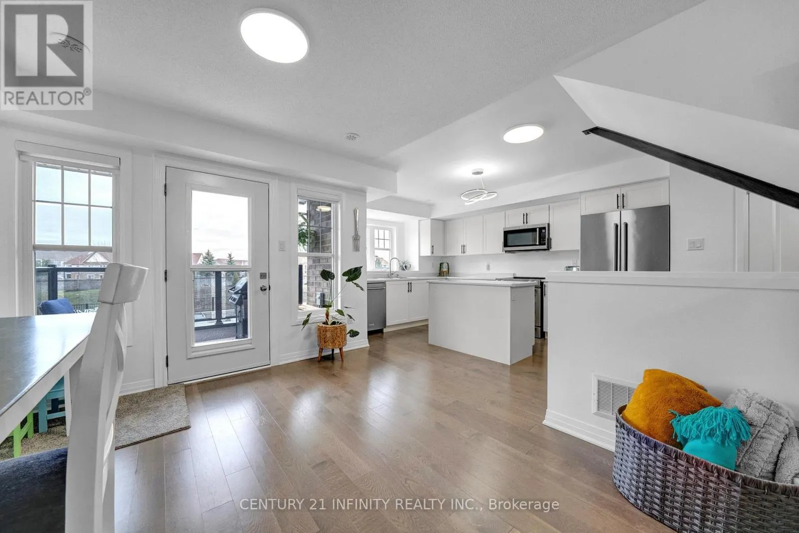 30 KING WILLIAM WAY