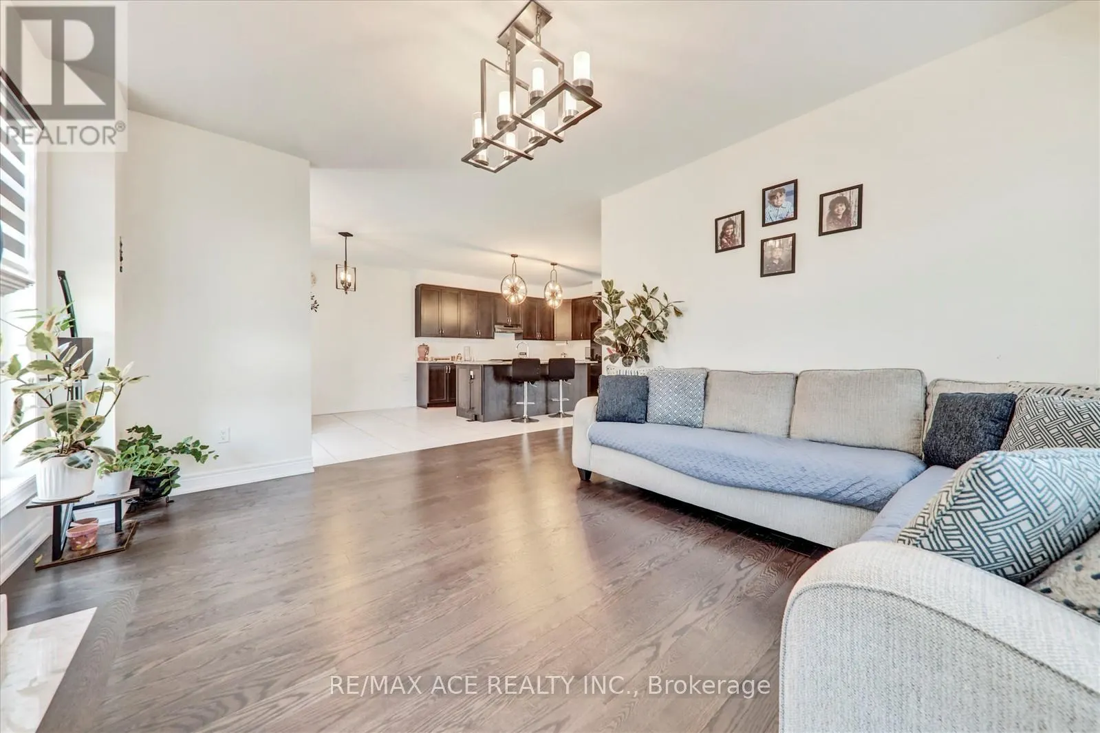 63 WAMSLEY CRESCENT