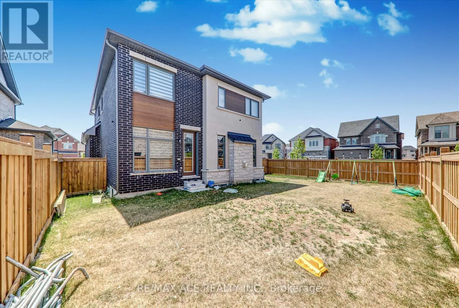 63 WAMSLEY CRESCENT