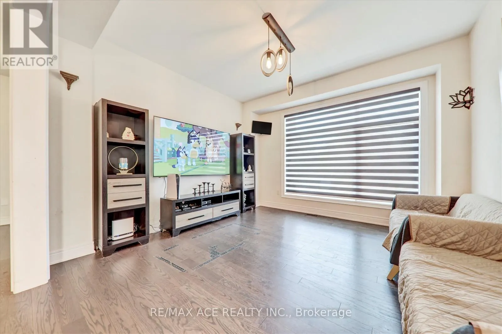 63 WAMSLEY CRESCENT