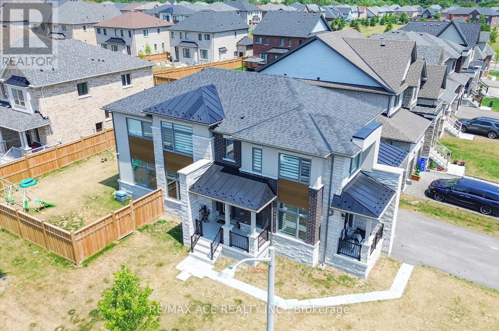 63 WAMSLEY CRESCENT