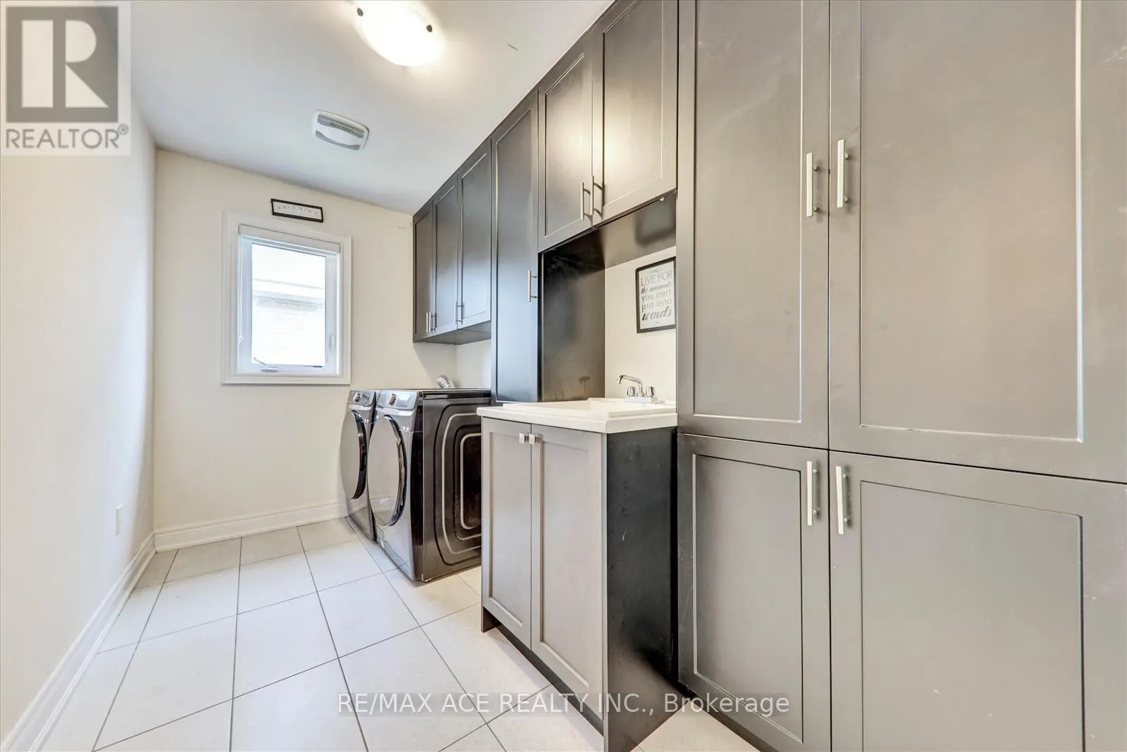 63 WAMSLEY CRESCENT