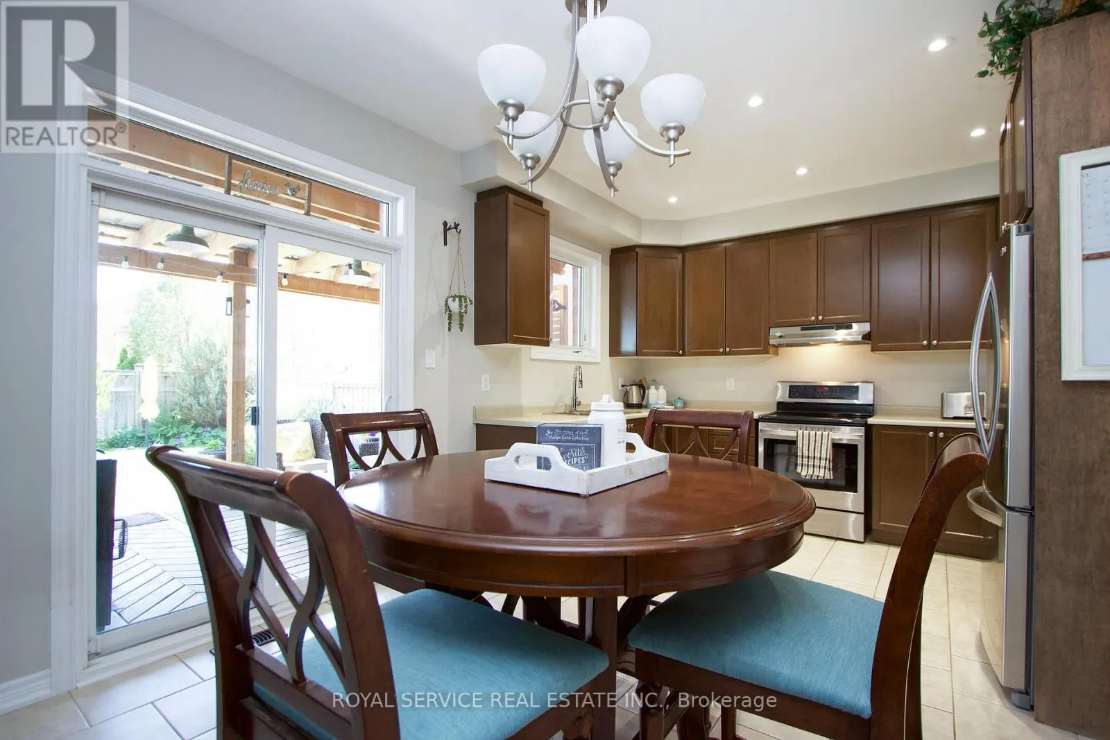 15 THOMAS WOODLOCK STREET