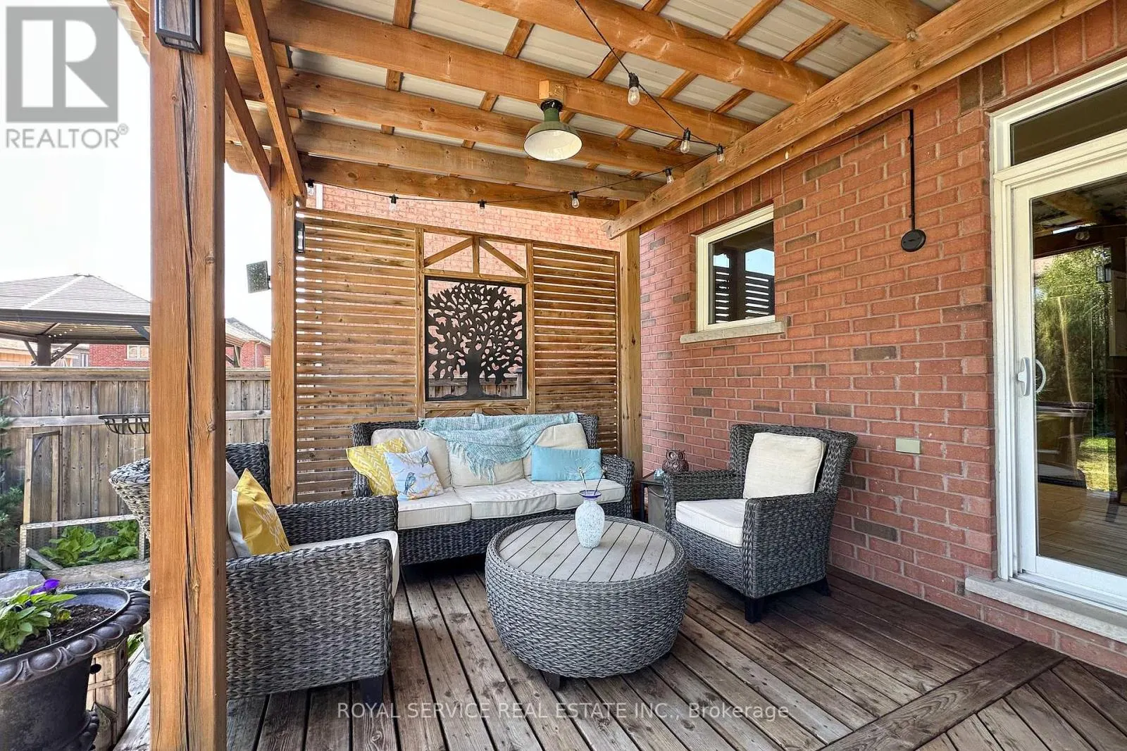 15 THOMAS WOODLOCK STREET