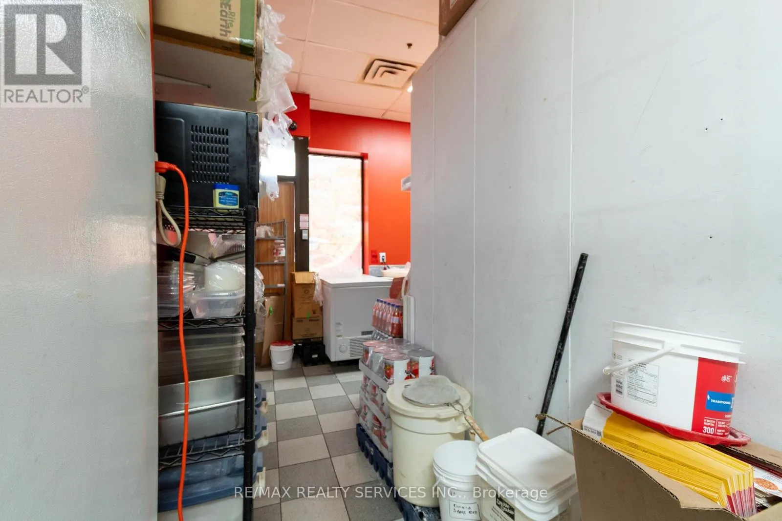 200 JOHN STREET W