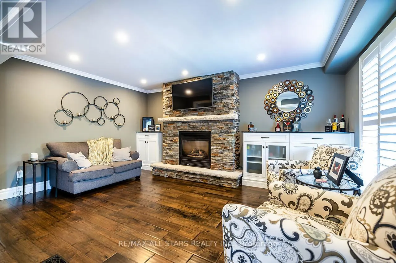 81 HYLAND CRESCENT
