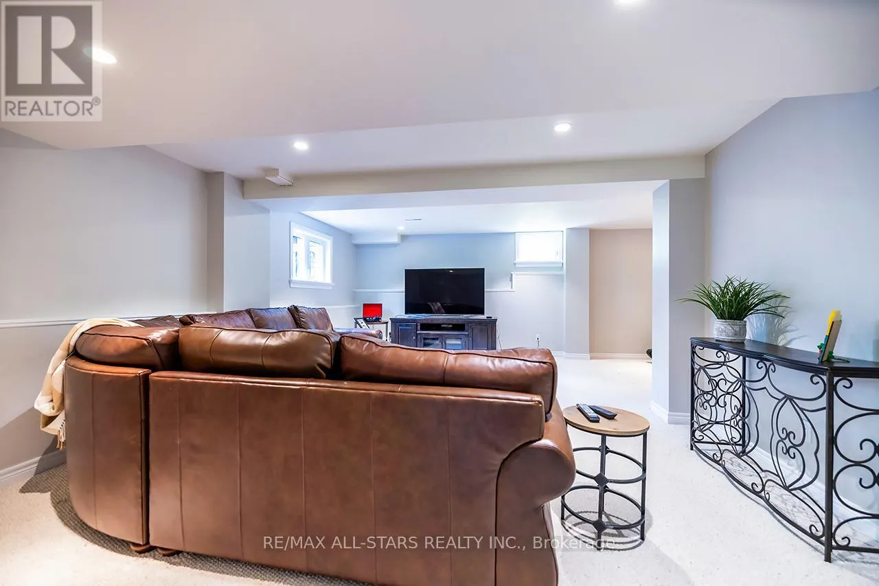 81 HYLAND CRESCENT