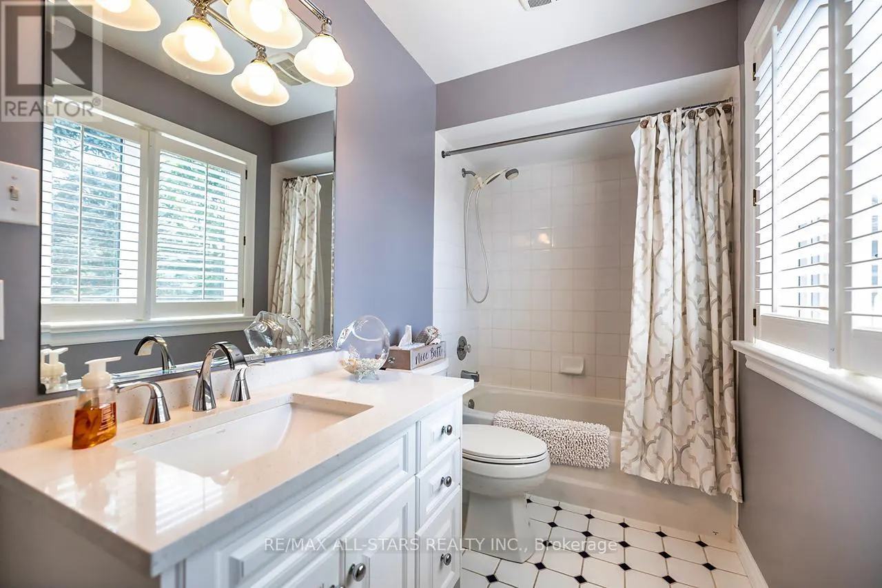 81 HYLAND CRESCENT