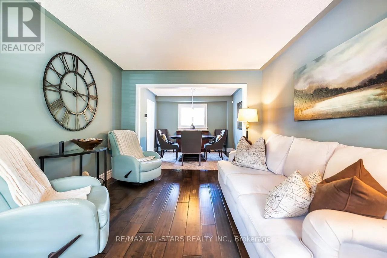 81 HYLAND CRESCENT