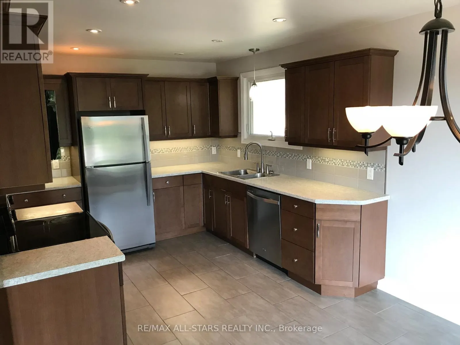 3 LAKEVIEW DRIVE
