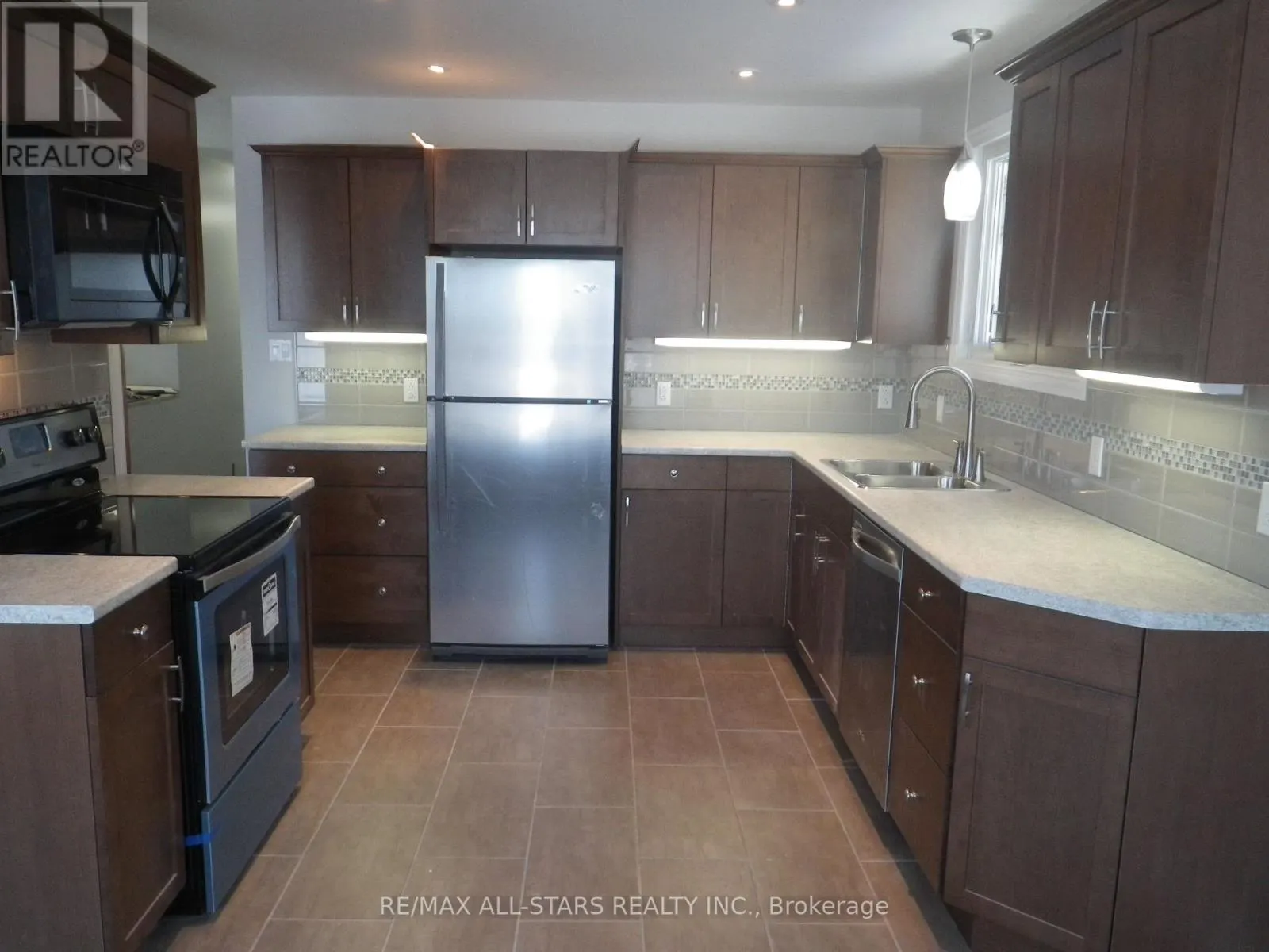 3 LAKEVIEW DRIVE