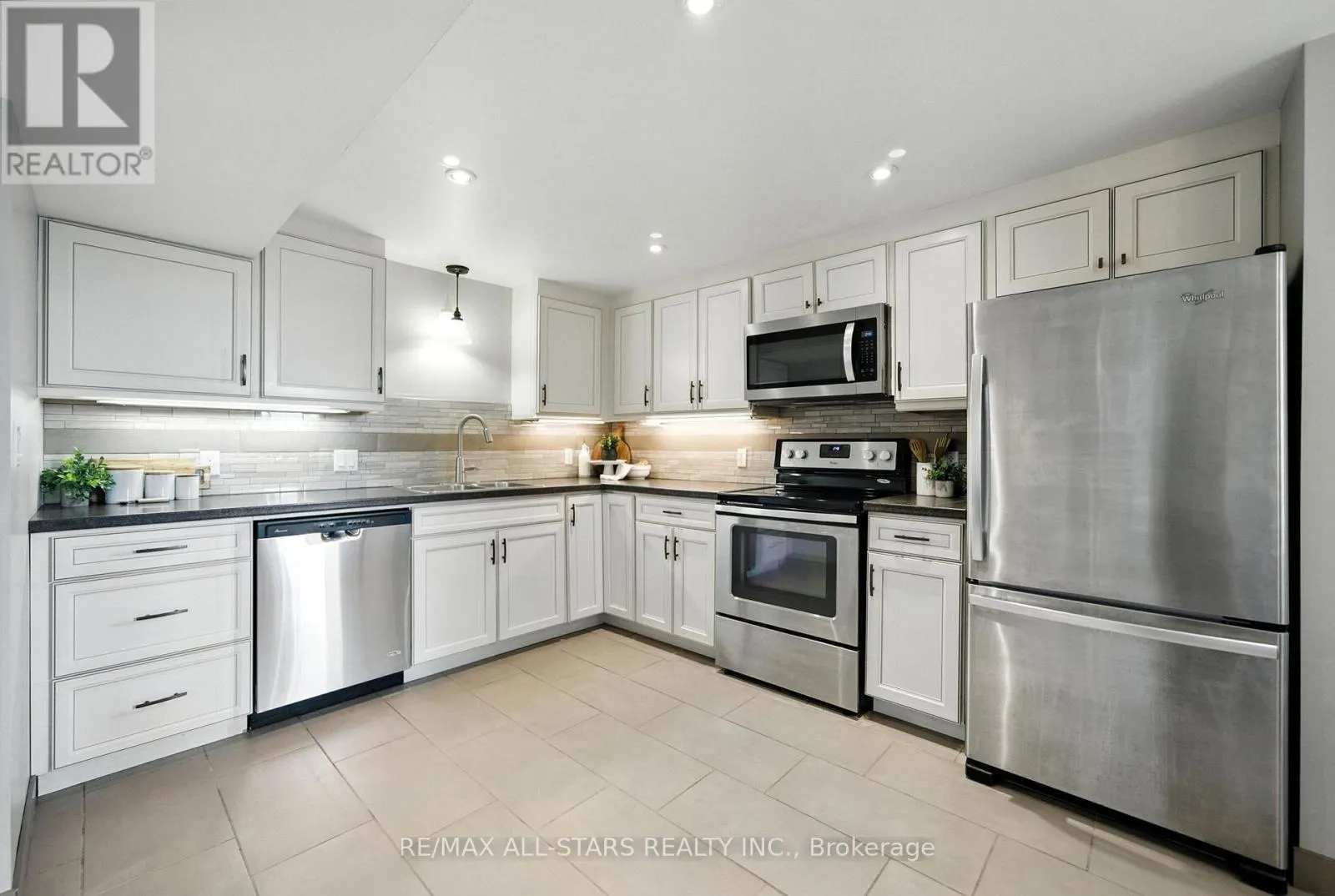 3 LAKEVIEW DRIVE