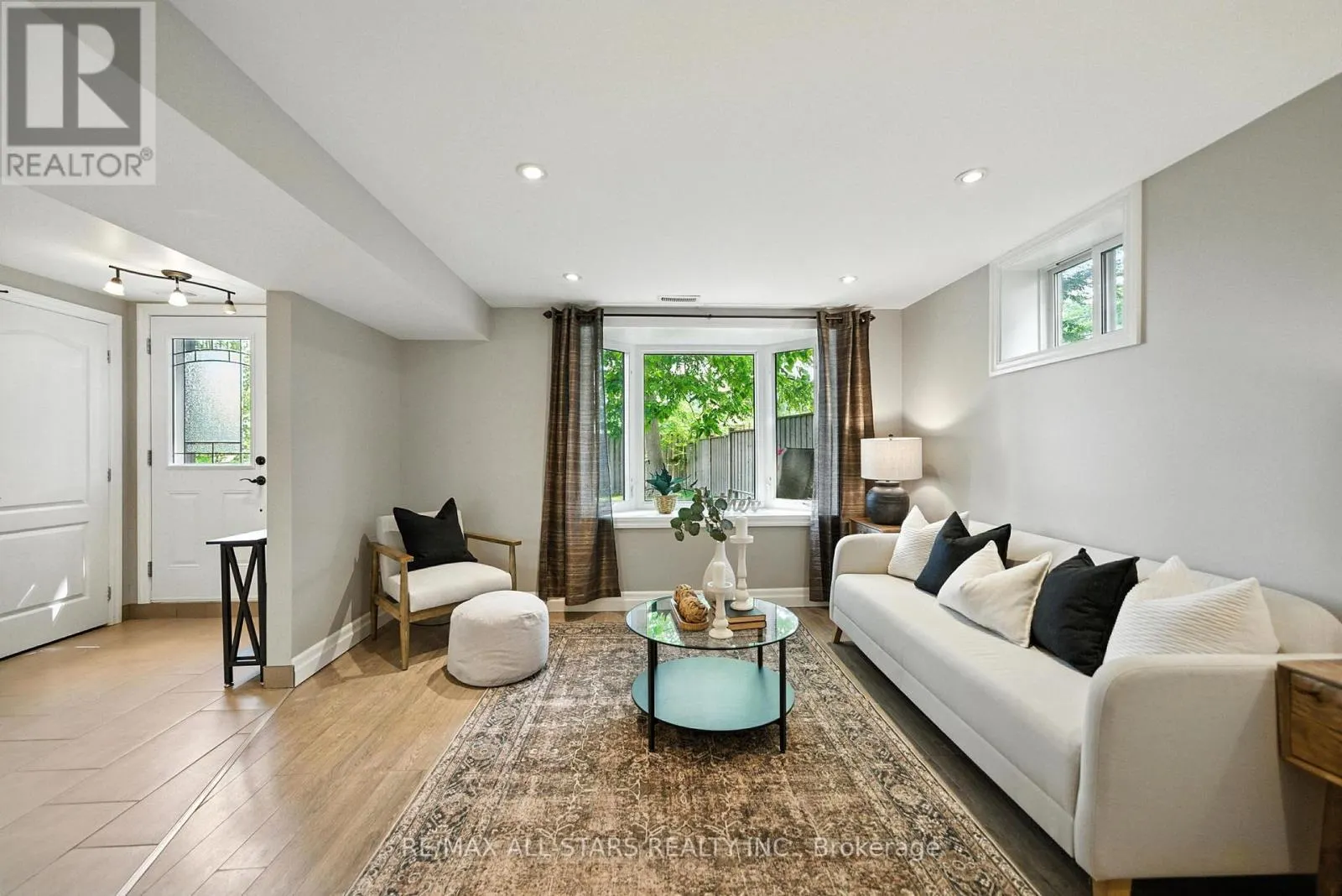 3 LAKEVIEW DRIVE