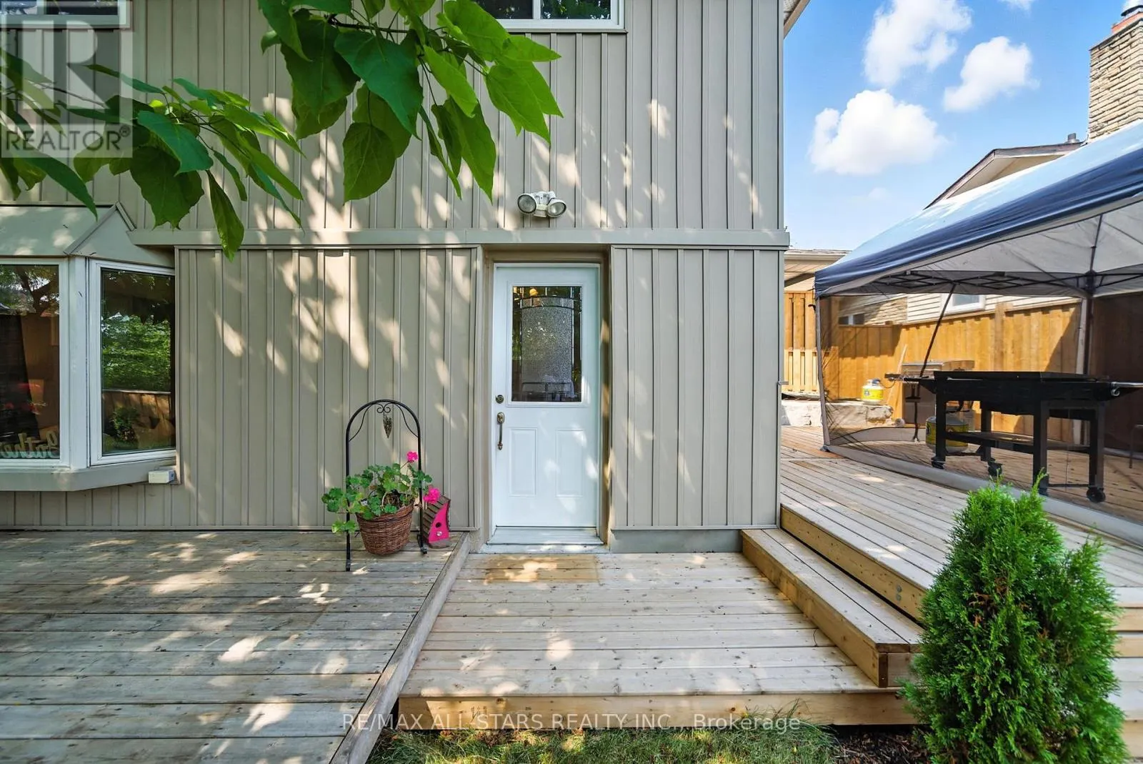 3 LAKEVIEW DRIVE