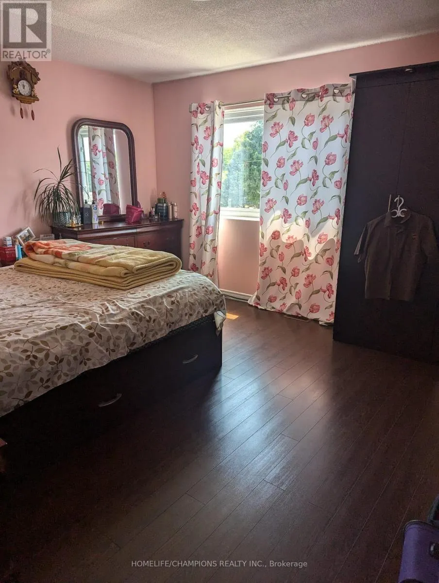 12 GREYPOINT DRIVE