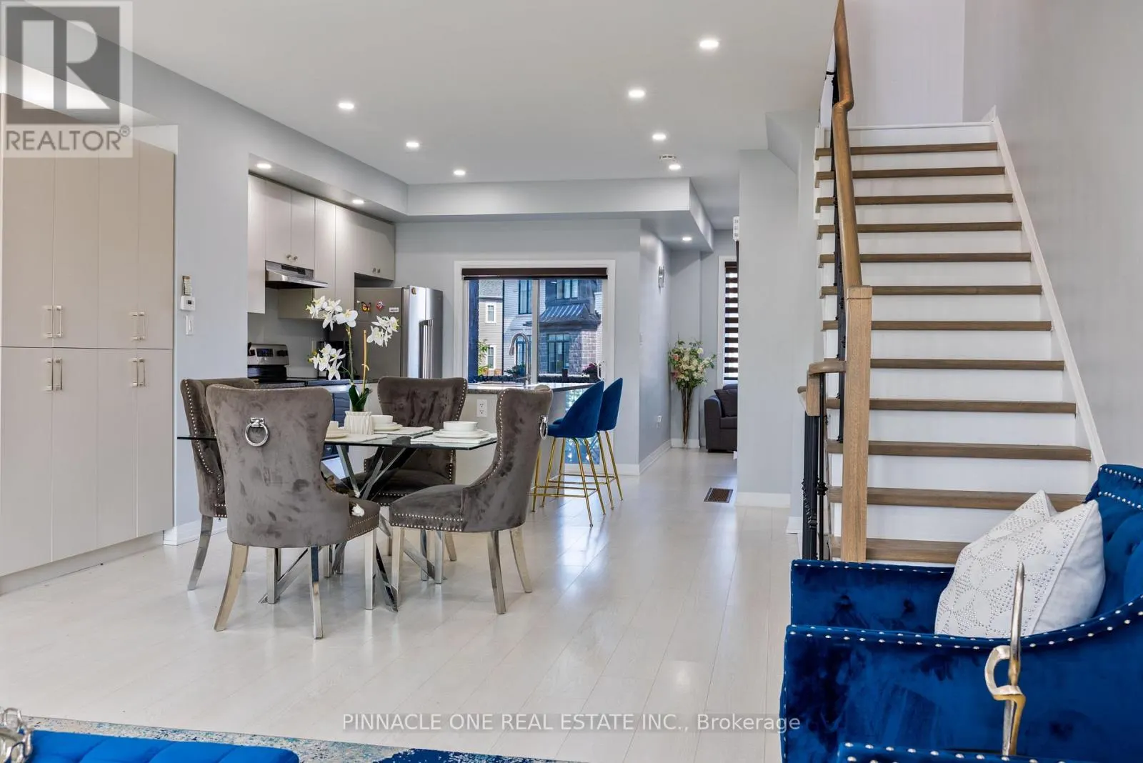 30 AMBEREEN PLACE