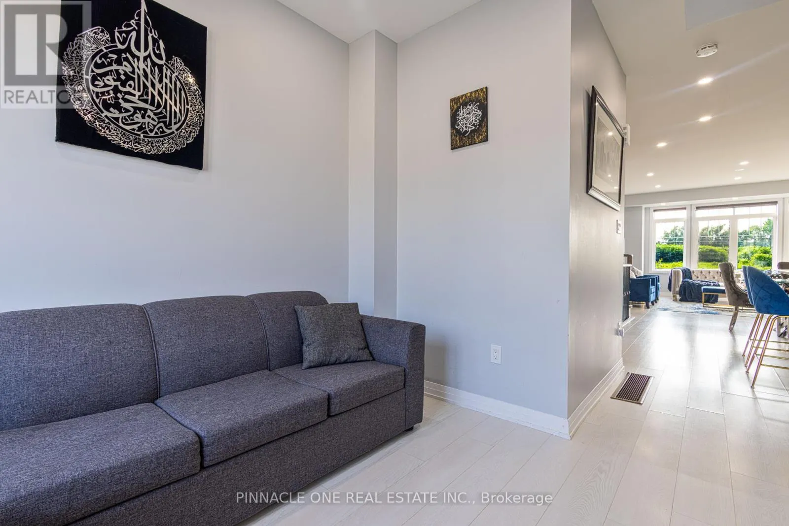 30 AMBEREEN PLACE
