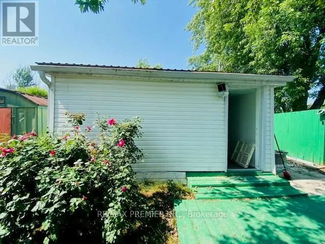 2462 RUNDLE ROAD
