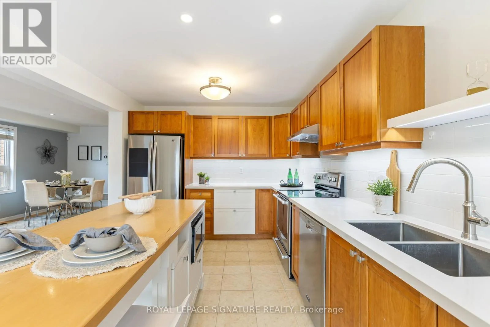 27 LUNNEY CRESCENT