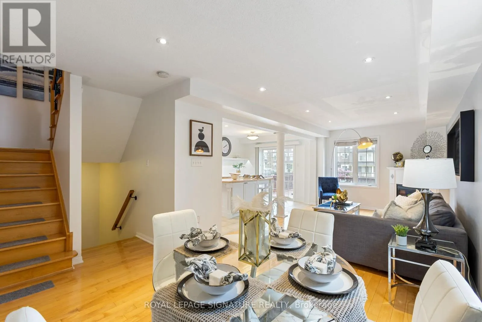 27 LUNNEY CRESCENT