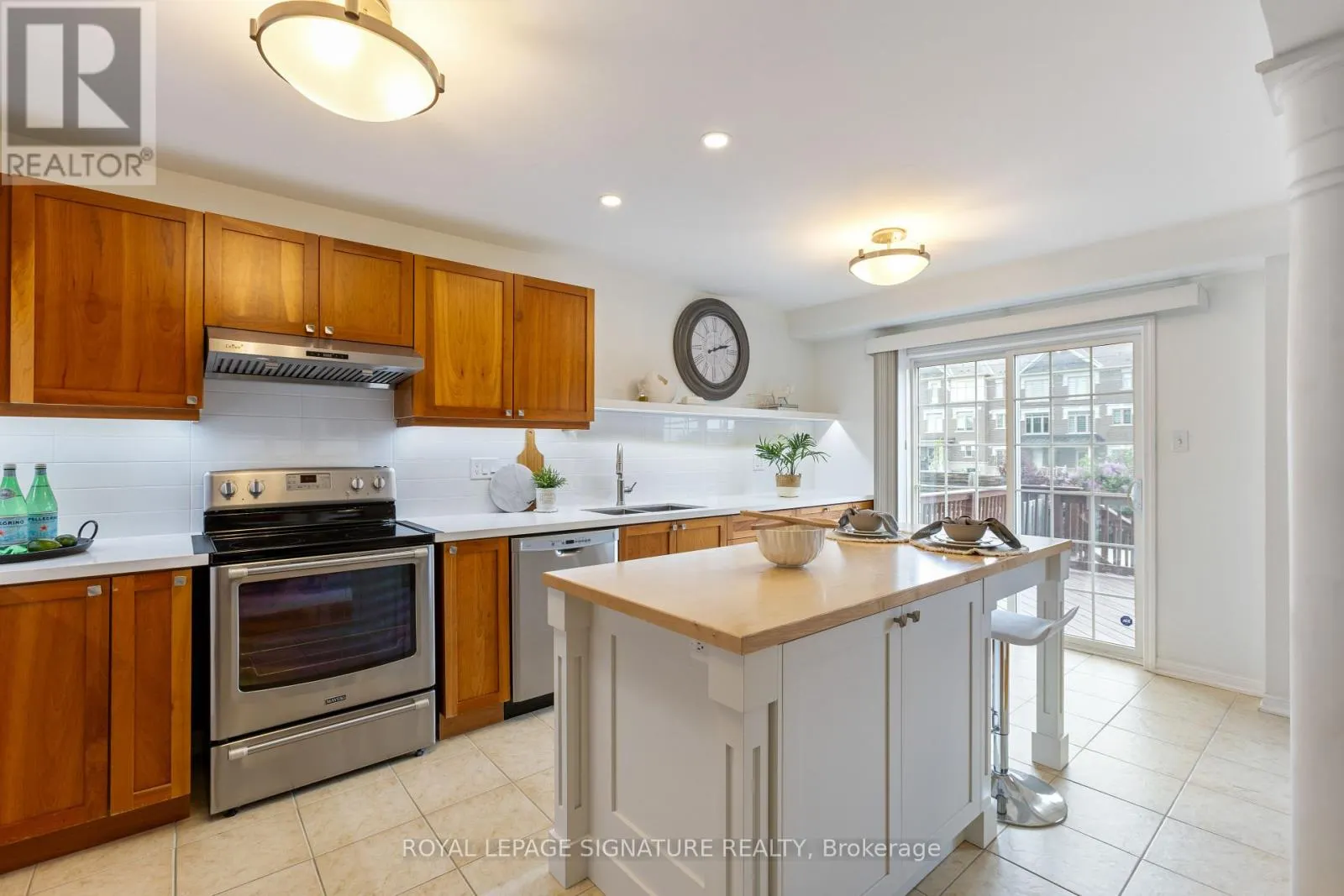 27 LUNNEY CRESCENT