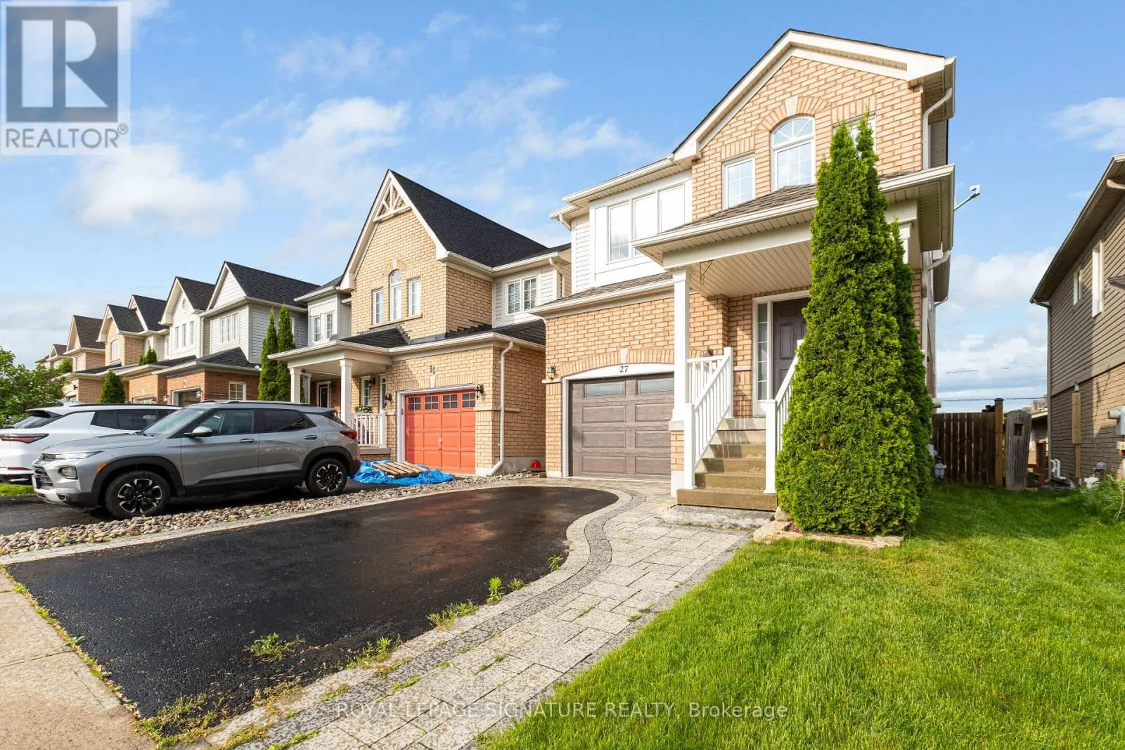 27 LUNNEY CRESCENT