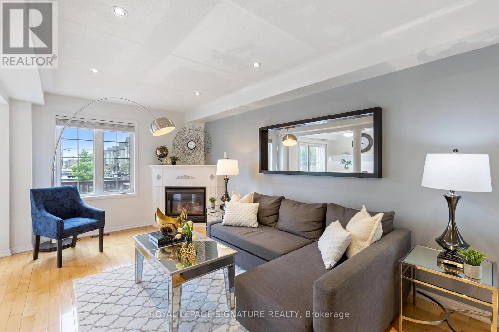 27 LUNNEY CRESCENT