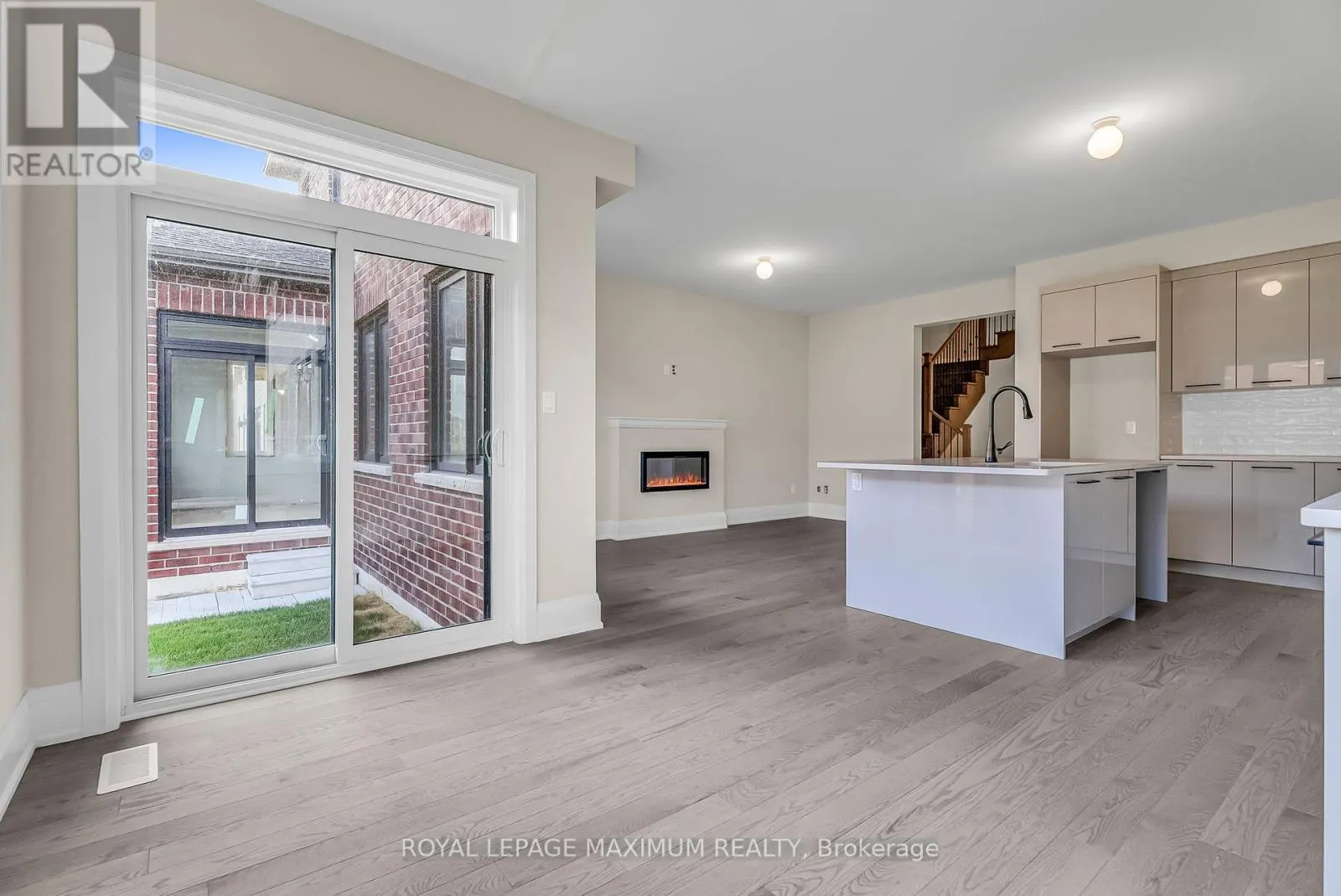 17 BERTRAM GATE
