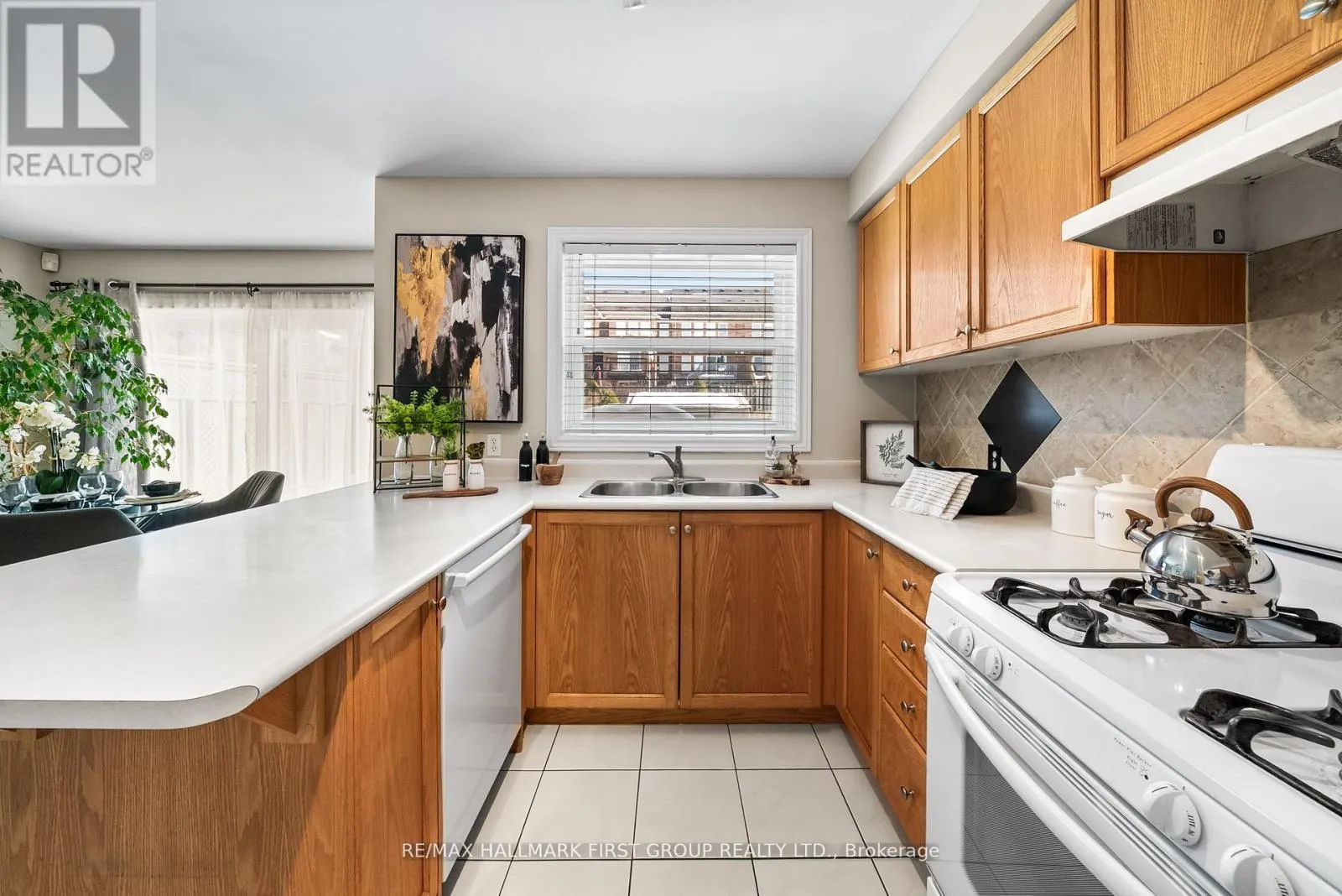 74 DOOLEY CRESCENT